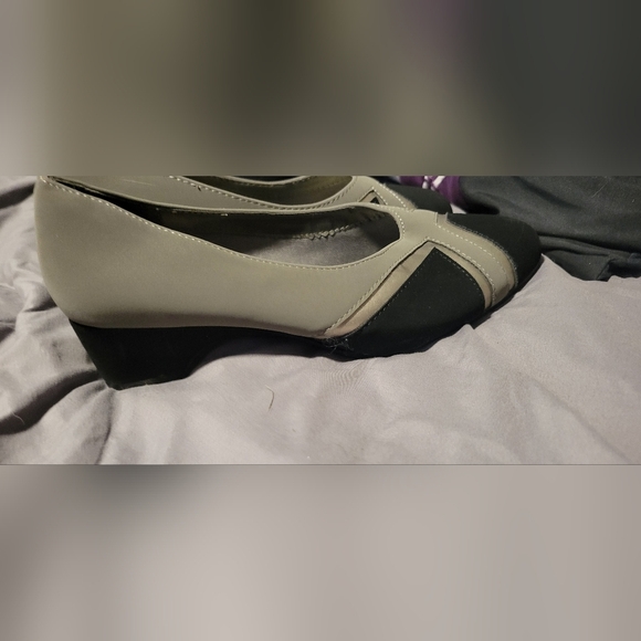 EUC Shoes - Picture 4 of 4